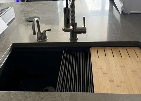 New pull-down kitchen faucet and sink installed by Orlando FL plumber