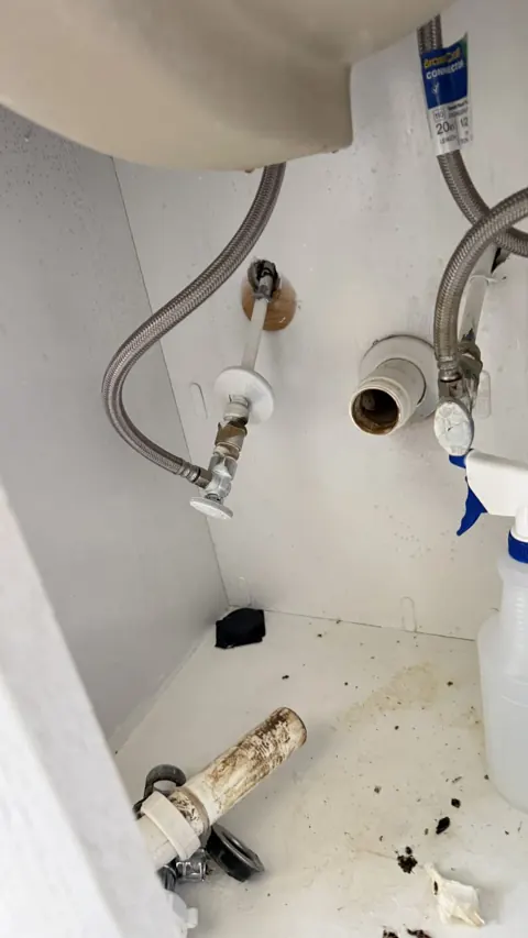 New sink drain assembly installed by Orlando FL plumber